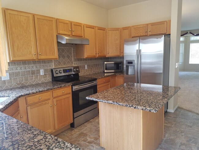 Building Photo - Fantastic home in Charleston Place, 4-bedroom, 3 bath, 2 car!