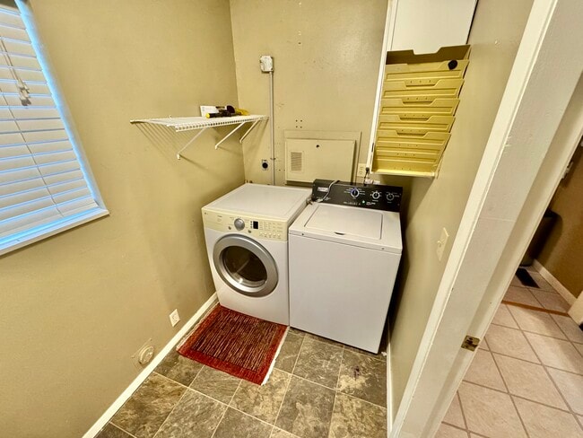 Building Photo - 307 N Union Ave