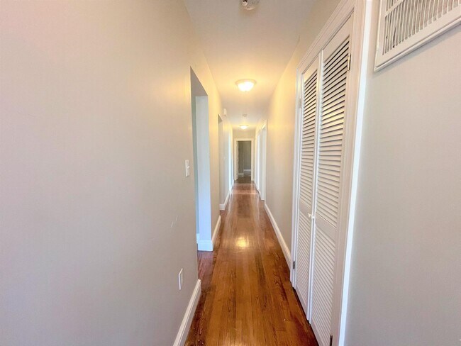 Building Photo - 20 Marie Ave