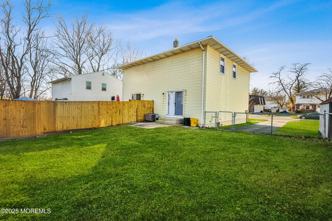 Building Photo - 144 New Cedar Ln