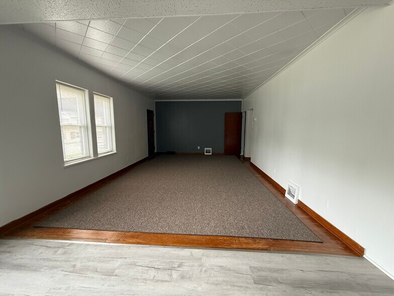Living room - 109 W 9th Ave