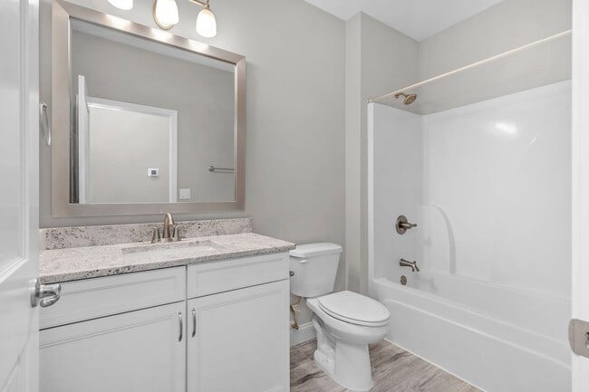 Building Photo - 702 Shady Ln Dr