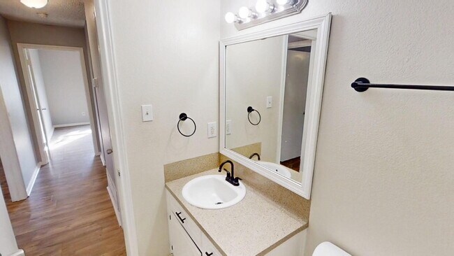 Building Photo - 1619 Leader Dr