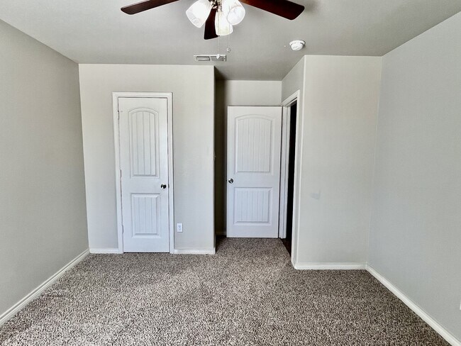 Building Photo - 3450 Itasca St