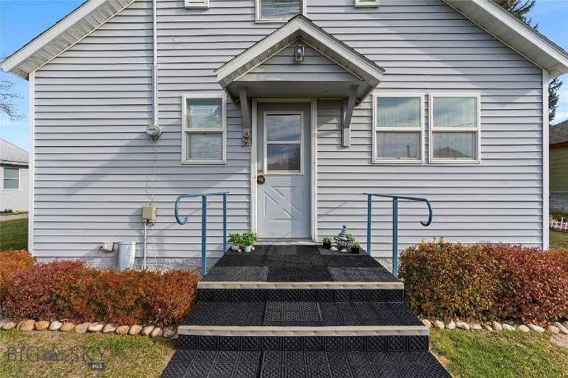 Building Photo - 17 Broadway St