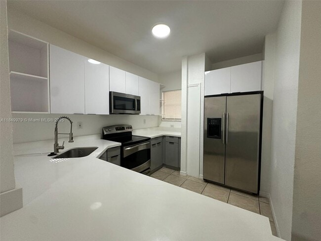Building Photo - 941 SW 6th Pl