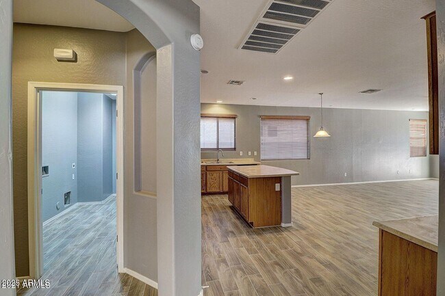 Building Photo - 4329 W Heyerdahl Dr