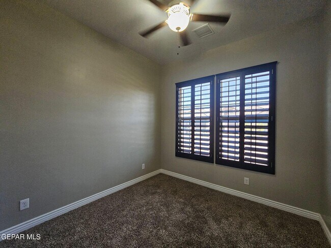 Building Photo - 545 Oilfield Dr