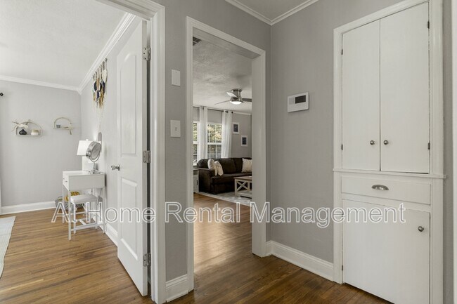 Building Photo - 4911 S Cincinnati Ave