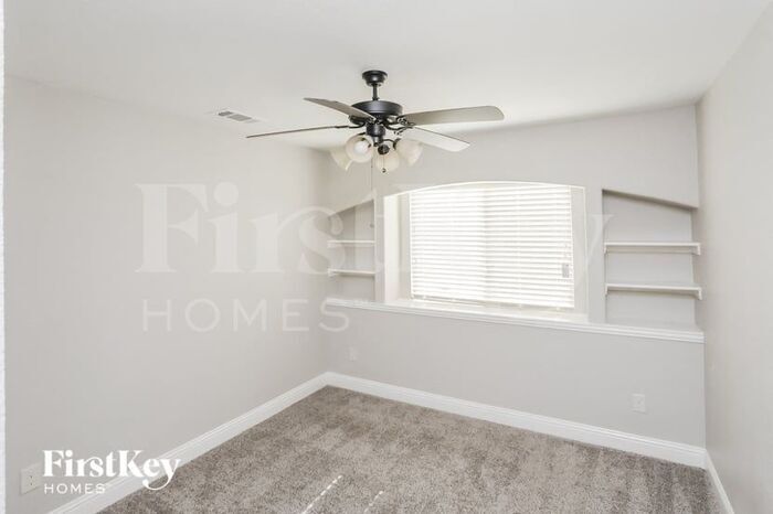 Building Photo - 528 Sagebrush Ln