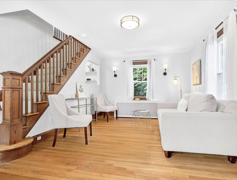 Building Photo - 39 Twitchell St