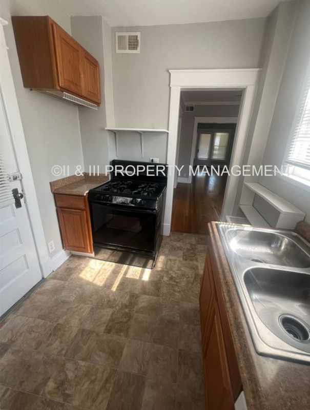 Building Photo - 217 W 37th St