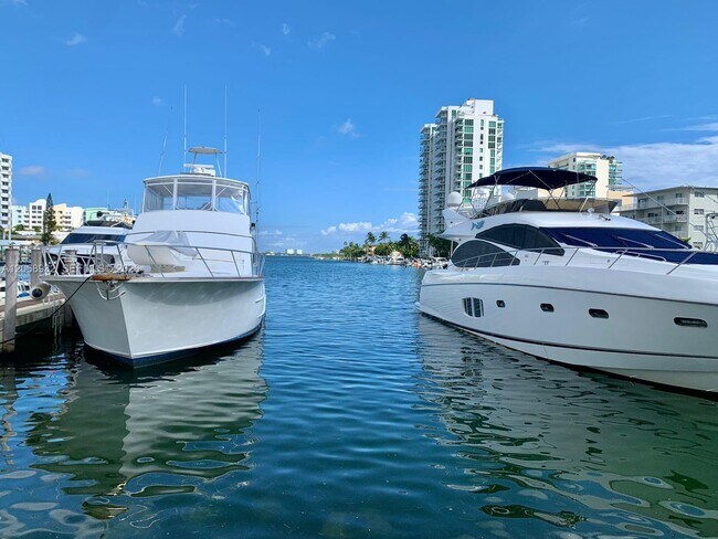 Building Photo - 7900 Harbor Island Dr