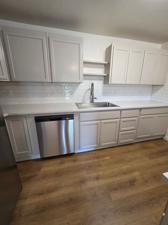 Building Photo - Recently Updated Home