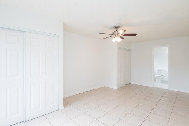 Building Photo - 4135 Palm Bay Cir