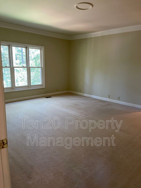 Building Photo - 1544 Glencoe Dr