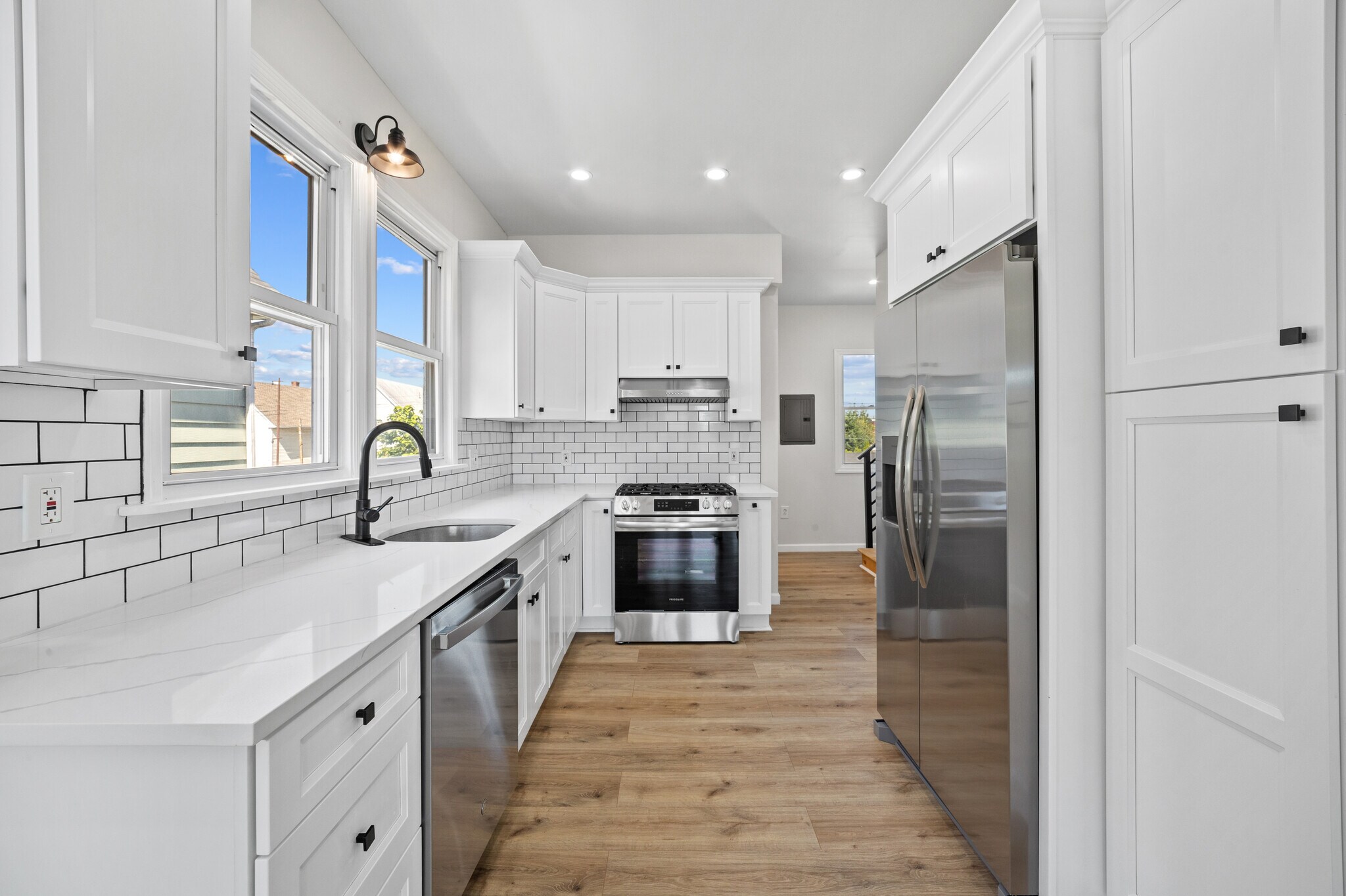 Kitchen - 129 Banta Ave