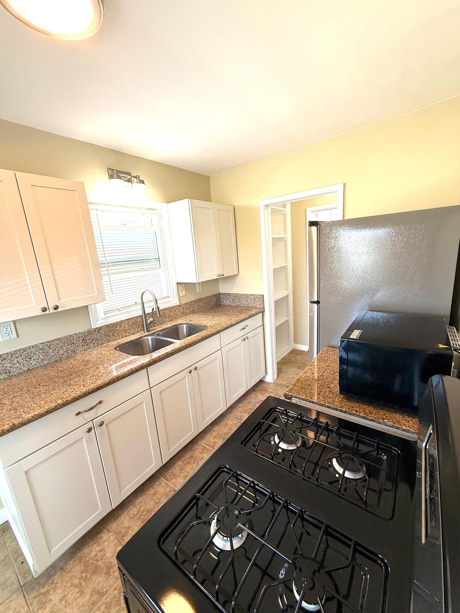 Building Photo - 180 Glover Ave