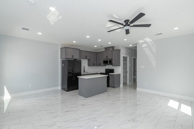 Building Photo - 6513 Avenue C