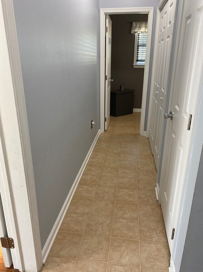 Building Photo - 30 Millbrook Court