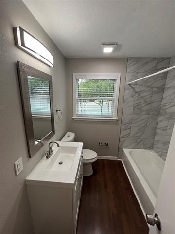 Building Photo - 2543 Quinto Dr