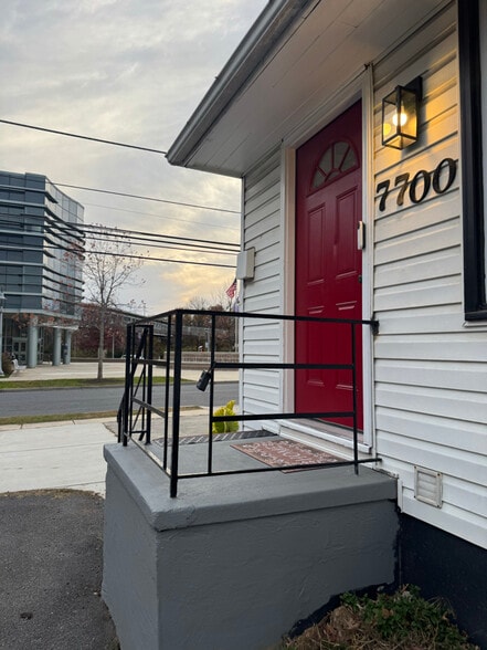 Building Photo - 7700 Chicago Ave