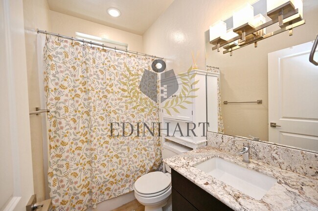 Building Photo - 502 Traverse Dr S