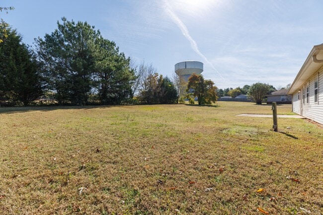 Building Photo - 323 Willow Oak Dr