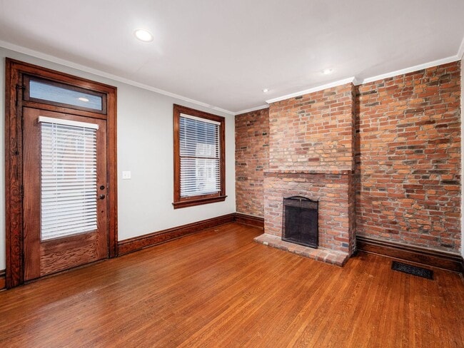 Building Photo - Central German Village Location!