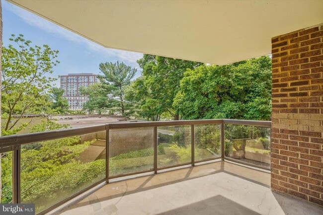 Building Photo - 8360 Greensboro Dr