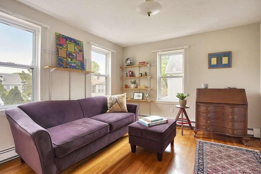 Primary Photo - 28 Foch St