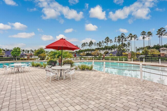 Building Photo - Spacious 4 Bed / 4 Bath Home with Upgrades...