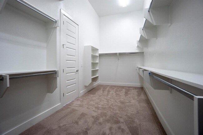 Building Photo - 6121 Sendero Hills Pkwy