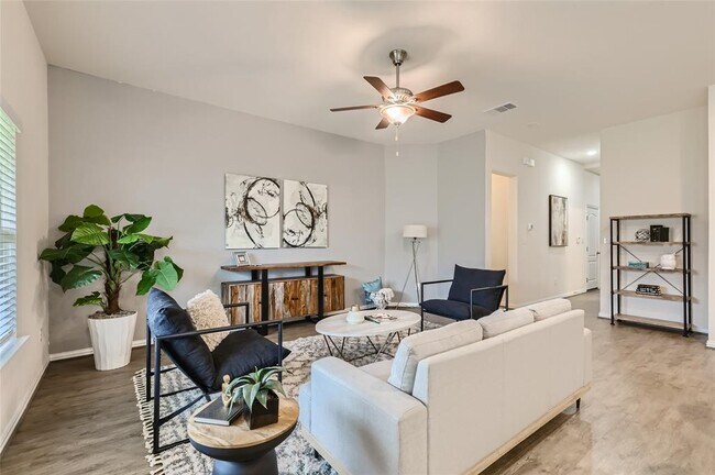 Building Photo - 5867 San Savino Dr