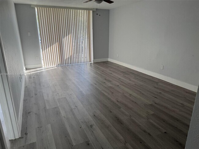 Building Photo - 494 NW 165th St
