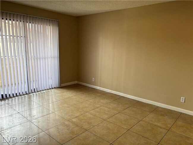 Building Photo - 2080 E Karen Ave