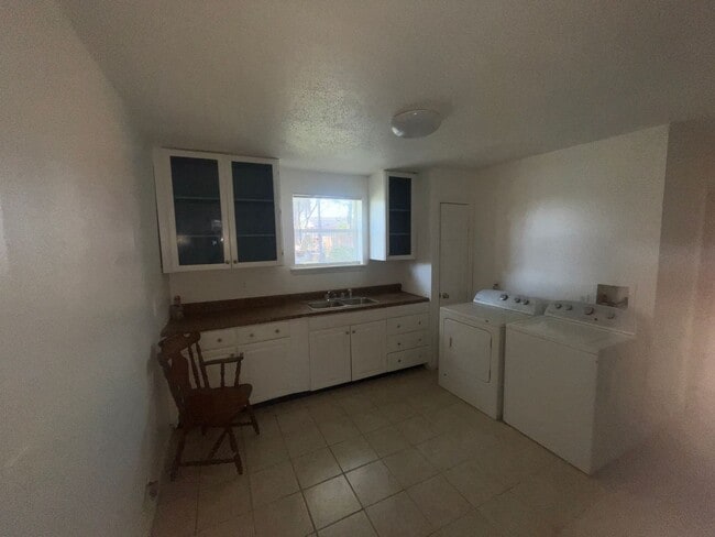 Building Photo - 3025-3027Lauss