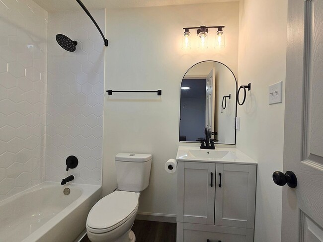 Building Photo - 420 W Huntington Ave