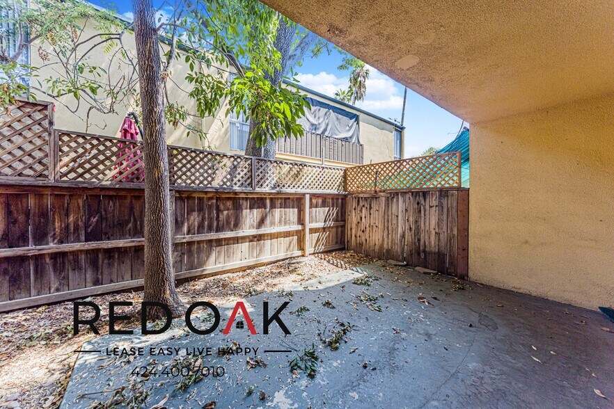 Building Photo - 15101 Magnolia Blvd