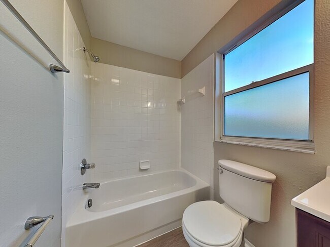 Building Photo - 774 Burlwood St