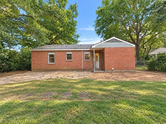 Building Photo - 4229 Hickory Dr