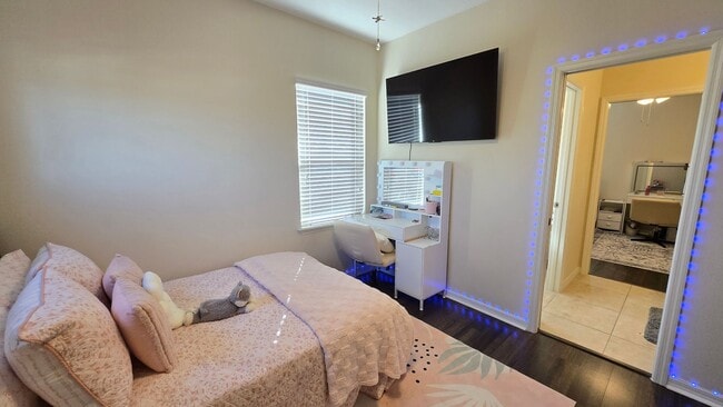 Building Photo - Beautiful 4 Bed / 3.5 Bath Home ~ Available April 1st!