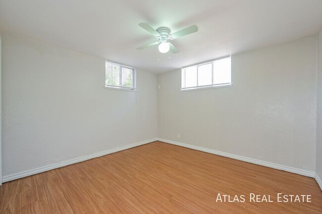 Building Photo - Charming 2bd unit in Fourplex, near Edgewater