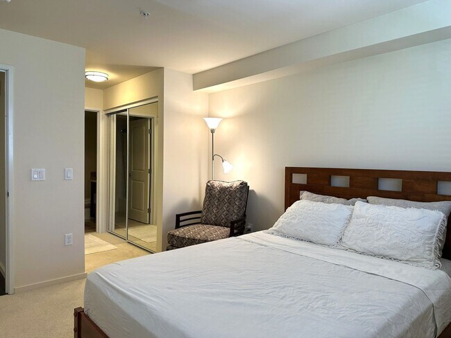 Building Photo - The Cove Waikiki - 2BR/2BA/2PK (Pet Negoti...