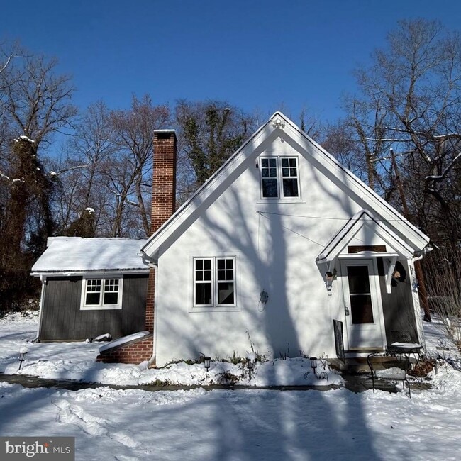 Building Photo - 2598 River Rd