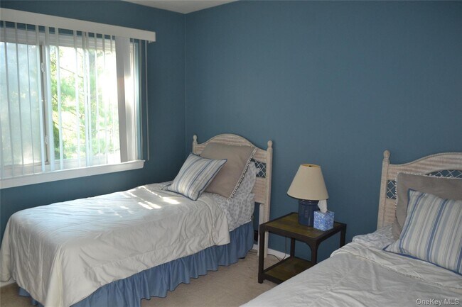 Building Photo - 220 Montauk Hwy