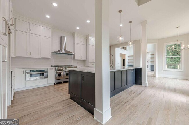 Building Photo - 2555 Chattahoochee Ln