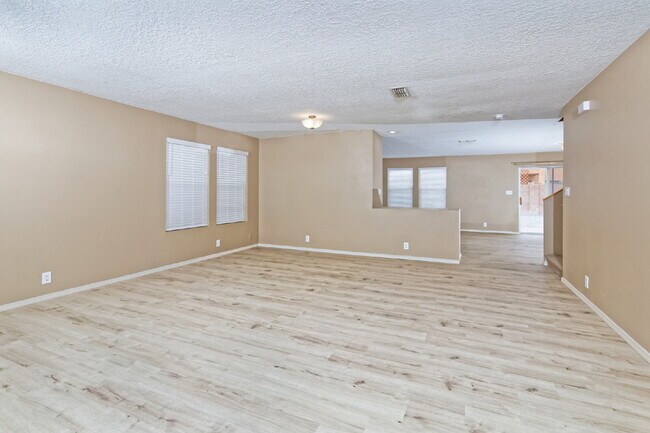 Building Photo - I-40 freeway access nearby. Couple blocks ...