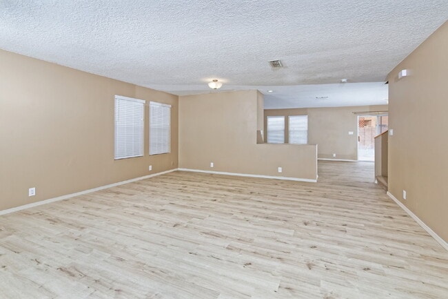 Building Photo - Super price!