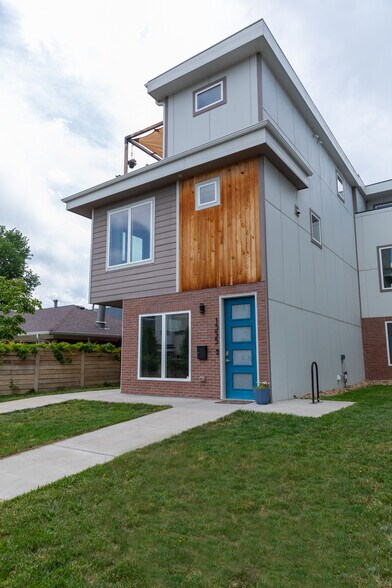 Primary Photo - 1355 Zenobia St